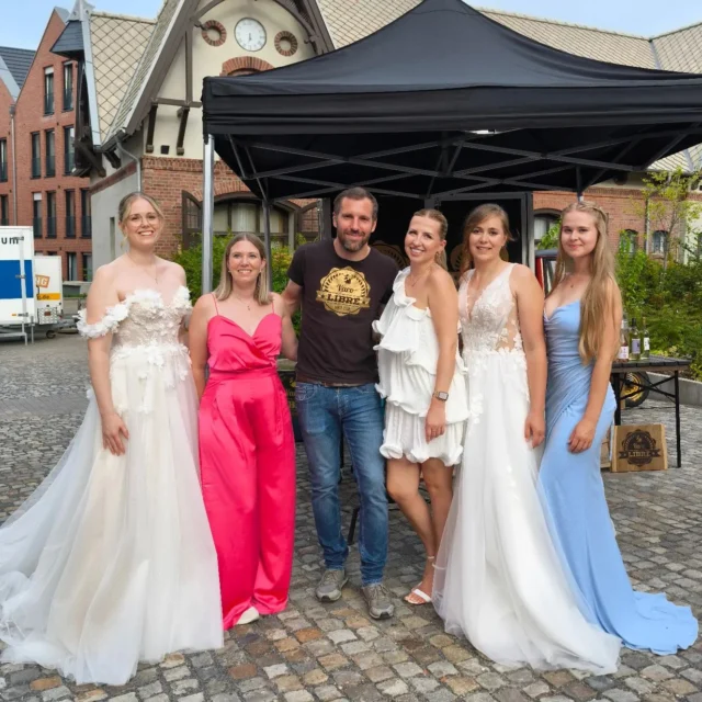 **Grand Opening @ewigeliebe_brautmode **

Danke, dass wir in Steinfurt dabei sein durften!

Es war eine wunderschöne Location und ein noch schöneres Opening!

Schaut gerne mal vorbei, wenn ihr eure Hochzeit plant!😉

Mit varolibrischen Grüßen 

#varolibre #steinfurt #lecker #varo #brautmode