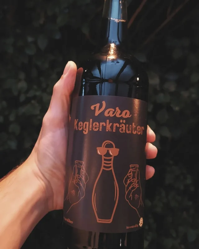 **Keglerparty Blitz Gewinnspiel**

Markiert zwei Personen bis morgen 28.09.24 19:30 Uhr zum Start der Keglerparty mit denen ihr immer kegelt!

Und folgt @varolibre

Der Gewinner bekommt eine FLASCHE VAROKEGLERKRÄUTER! 

Teilt den Beitrag in eurer Story um die Gewinnchance zu erhöhen!

Die Keglerparty;

28.09.2024 Ab 19:30 Uhr im @kegelkotten_spelle 

mit Premium DJ und Moderator @schwaerkraft !

Eintritt Frei !

Natürlich zeigen wir aber auch schon ab 18:30 Uhr das Topspiel 

@fcbayern vs @bayer04fussball

Ein Schnitzelbuffet ist zusätzlich auch aufgebaut!

Kommt vorbei!

Mit varolibrischen Grüßen und Gut Holz!

#spelle #varenrode #gemeinsam

Das Gewinnspiel ist nicht in Verbindung zu Meta, Instagram oder Facebook!
